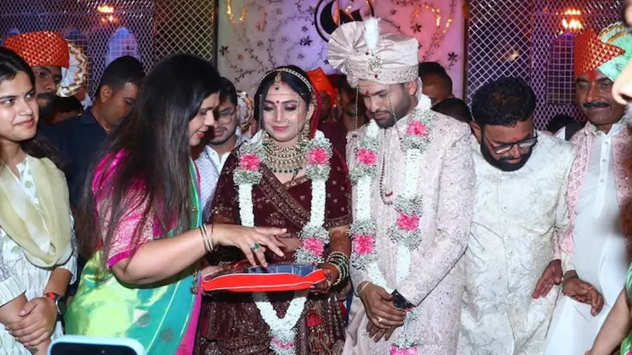 pankaja munde pa wife