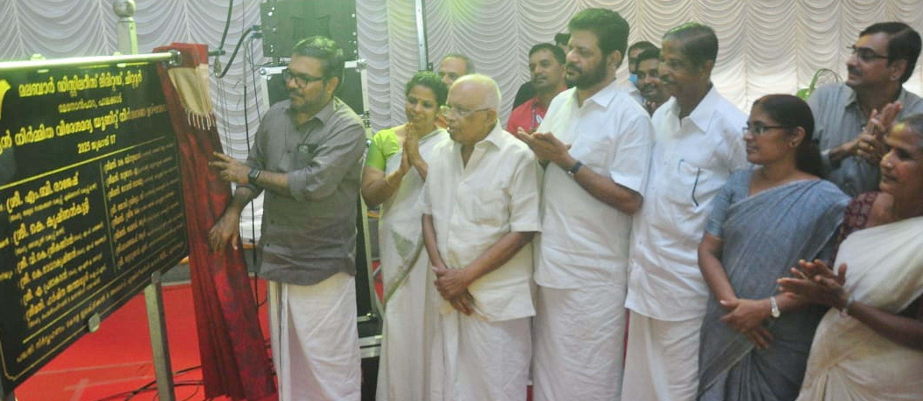 മേനോൻപാറയിൽ ഇന്ത്യൻ നിർമിത വിദേശമദ്യ യൂണിറ്റ് പ്ലാന്റ് നിർമാണം മന്ത്രി എം ബി രാജേഷ് ഉദ്ഘാടനം ചെയ്യുന്നു 