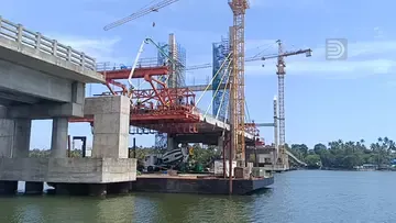 നിർമാണം പുരോഗമിക്കുന്ന  പെരുമൺപാലം 