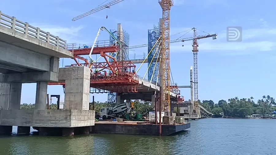 നിർമാണം പുരോഗമിക്കുന്ന പെരുമൺപാലം