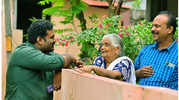 പേരൂർക്കട വാർഡിലെ എൽഡിഎഫ് സ്ഥാനാർഥി വിനീത് വി ജി ഇന്ദിരാ നഗറിൽ വോട്ട് അഭ്യർഥിച്ചെത്തിയപ്പോൾ