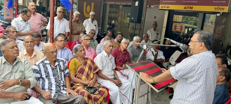 പിഎഫ് പെൻഷൻകാരുടെ സത്യഗ്രഹത്തിന്റെ രണ്ടാം ദിനം എഐടിയുസി
സംസ്ഥാന സെക്രട്ടറി കെ സി ജയപാലൻ ഉദ്ഘാടനം ചെയ്യുന്നു