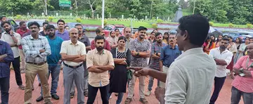 കാർഷിക സർവകലാശാലാ ആസ്ഥാനത്ത് നടന്ന അവകാശ ദിനാചരണം കെ ആർ പ്രദീഷ് ഉദ്ഘാടനം ചെയ്യുന്നു