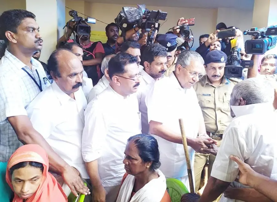 2019 ആഗസ്ത് 13ന് മുഖ്യമന്ത്രി പിണറായി വിജയൻ കവളപ്പാറയിലെ ക്യാമ്പ് സന്ദർശിക്കുന്നു