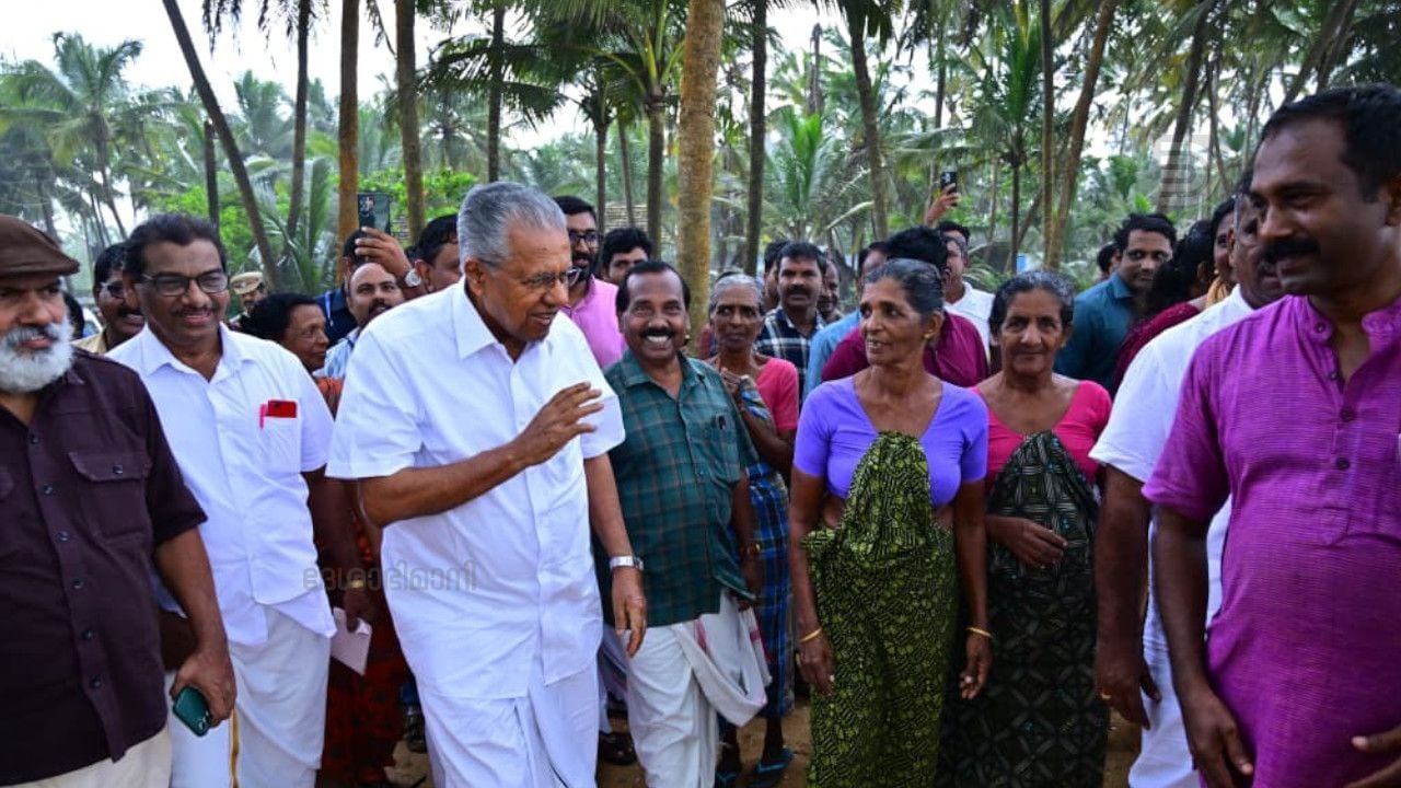 pinarayi vijayan Visits Mavilakkadappuram 1.jpg