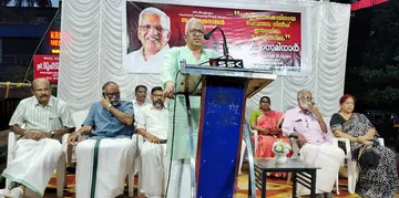 സിപിഐ എം പട്ടാമ്പി ഏരിയ കമ്മിറ്റി മുതുതലയിൽ സംഘടിപ്പിച്ച സെമിനാറിൽ സിപിഐ എം സംസ്ഥാന
സെക്രട്ടറിയറ്റ് അംഗം പി ജയരാജൻ സംസാരിക്കുന്നു