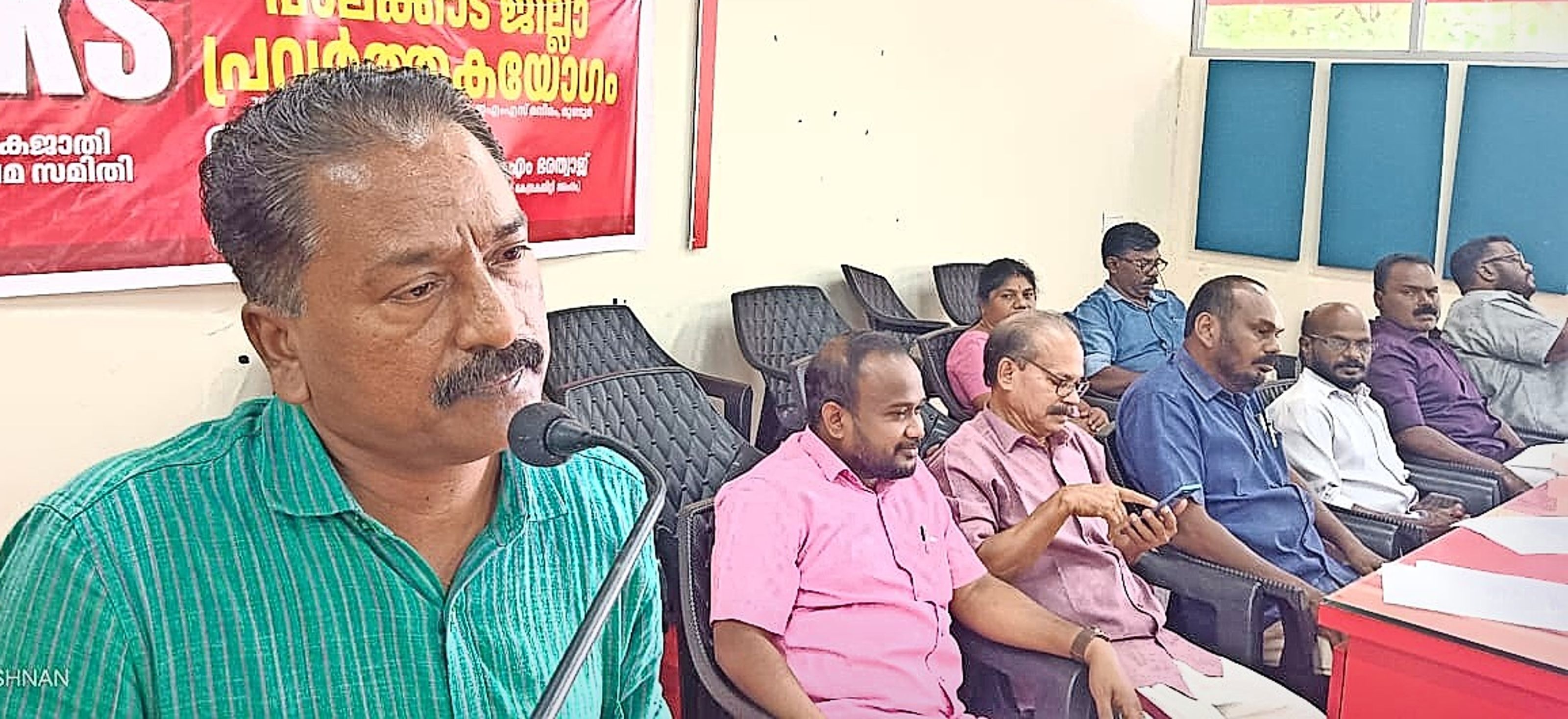 പികെഎസ്‌ ജില്ലാ കൺവൻഷൻ ഡിഎസ്‌എംഎം കേന്ദ്രകമ്മിറ്റിയംഗം ഒ എം ഭരത്വാജ്‌ ഉദ്‌ഘാടനം ചെയ്യുന്നു