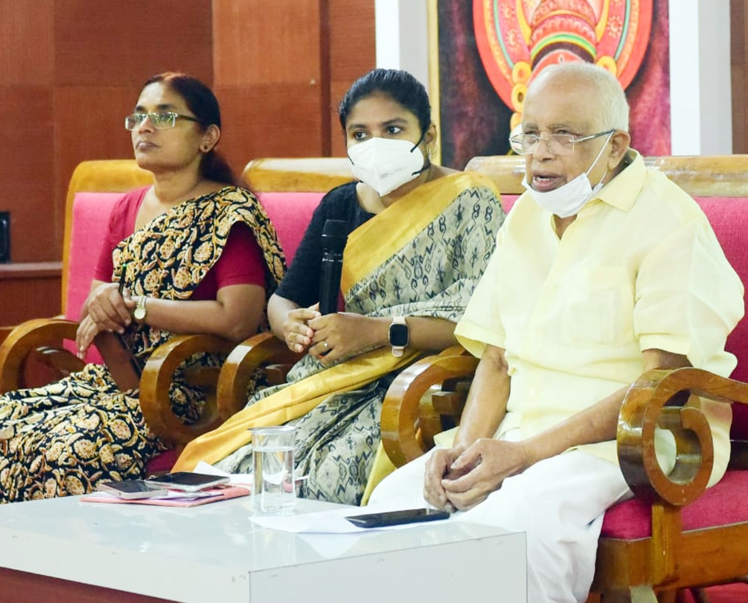 മനുഷ്യ –- വന്യജീവി സംഘർഷ ലഘൂകരണ നിയന്ത്രണസമിതി  അവലോകന യോഗത്തിൽ മന്ത്രി കെ കൃഷ്ണൻകുട്ടി സംസാരിക്കുന്നു