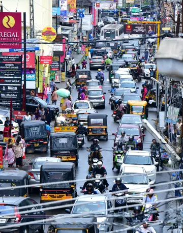 പാലക്കാട് നഗരത്തിൽ ശനിയാഴ്ച വൈകിട്ടുണ്ടായ തിരക്ക്