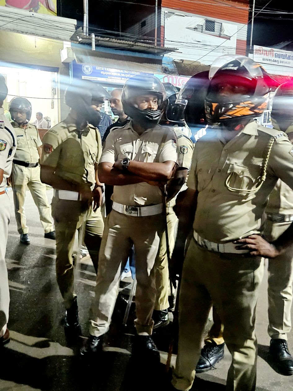 KSU attack; SFI activists injured.