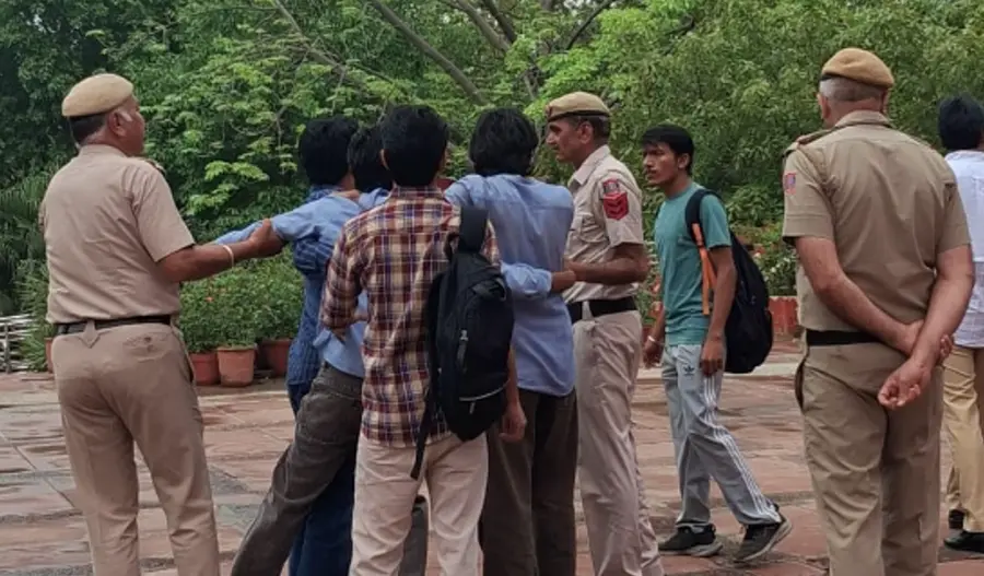 police attack sfi.