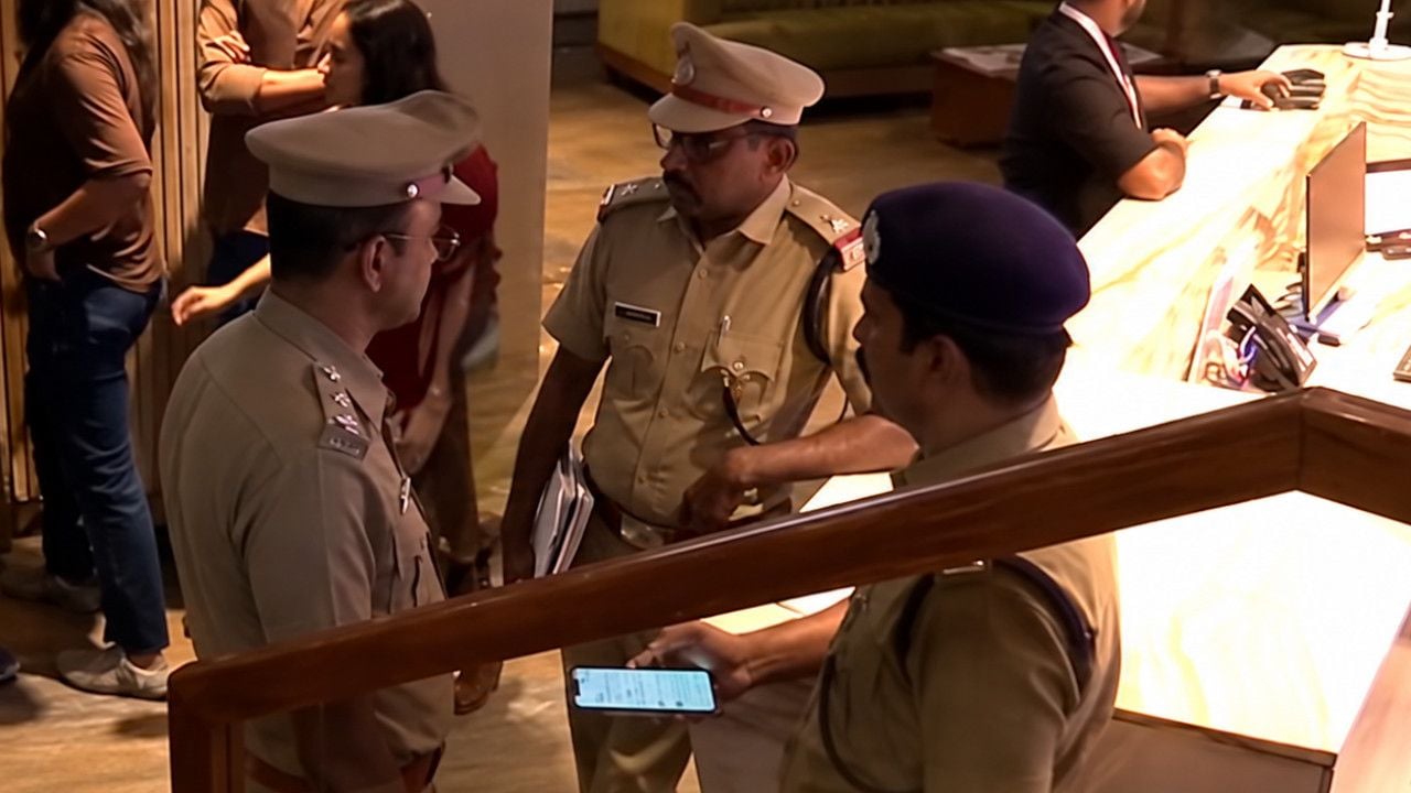 police repoter tv.jpg
