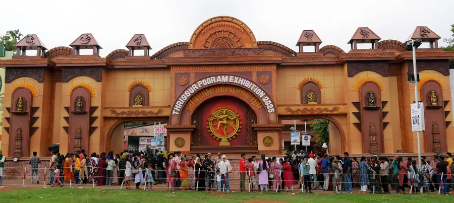 തൃശൂർ പൂരം പ്രദർശന നഗരിയുടെ കമാനം