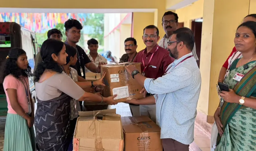 തിരുവല്ല താലൂക്ക് ആശുപത്രിയിൽ പരുമല ദേവസ്വം ബോർഡ് പമ്പ കോളേജ് എൻഎസ്എസ് യൂണിറ്റ് പൊതിച്ചോർ വിതരണംചെയ്യുന്നു