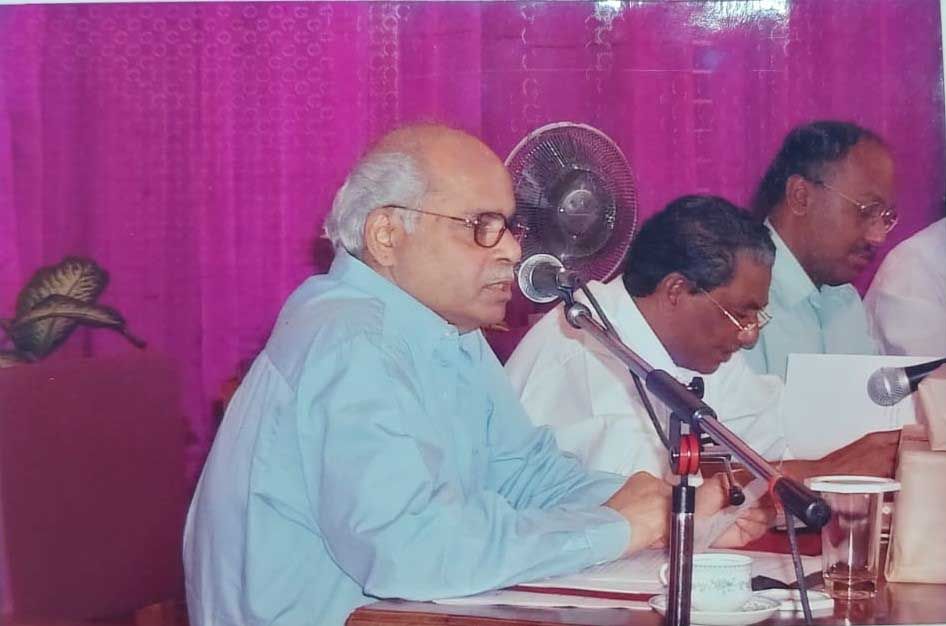 കെ എൻ പണിക്കർ കാലടി സർവകലാശാല  വൈസ്‌ ചാൻസലറായിരുന്നപ്പോൾ