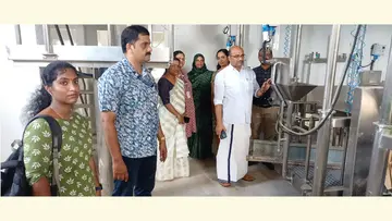 ആറ്റിങ്ങൽ നഗരസഭ അറവുശാലയുടെ നിർമാണപ്രവൃത്തികൾ നഗരസഭാ ചെയർപേഴ്സൺ എം പ്രദീപിന്റെ നേതൃത്വത്തിലുള്ള സംഘം വിലയിരുത്തുന്നു