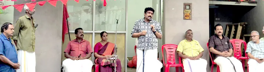 വ്യാപാരി വ്യവസായി സമിതി പാളയം ഏരിയ കമ്മിറ്റി തമ്പാനൂർ ആർഎംഎസിനു മുന്നിൽ നടത്തിയ പ്രതിഷേധം