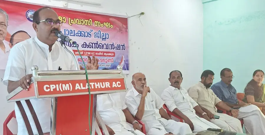 കേരള പ്രവാസി സംഘം ജില്ലാ കൺവൻഷൻ സംസ്ഥാന ജനറൽ സെക്രട്ടറി ബാദുഷ കടലുണ്ടി ഉദ്ഘാടനം ചെയ്യുന്നു