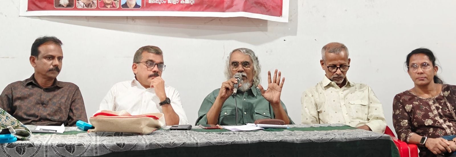 പുരോഗമന കലാസാഹിത്യ സംഘം ജില്ലാ കമ്മിറ്റി സംഘടിപ്പിച്ച സംവാദം കെ ഇ എന്‍ ഉദ്ഘാടനംചെയ്യുന്നു