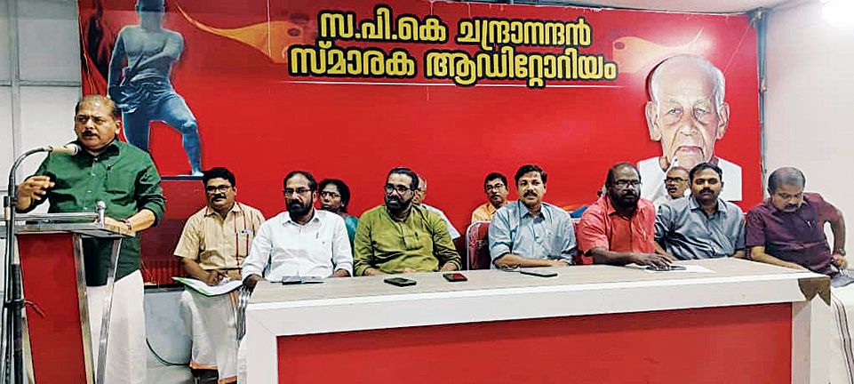 പുന്നപ്ര-–വയലാർ വാർഷിക വാരാചരണ കമ്മിറ്റി രൂപീകരണയോഗം സിപിഐ എം ജില്ലാ സെക്രട്ടറി ആർ നാസർ  ഉദ്ഘാടനംചെയ്യുന്നു 