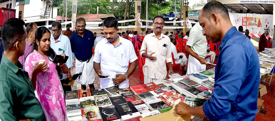 ഡിവൈഎഫ്ഐ സംസ്ഥാന സമ്മേളനത്തിന്റെ ഭാഗമായി തൃശൂർ അഞ്ചേരിയിൽ നടന്ന പുസ്തകോത്സവം