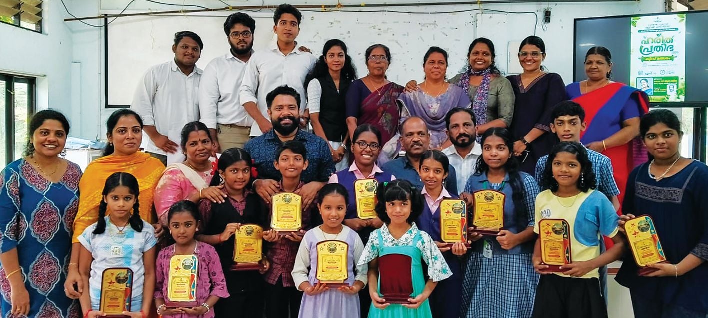 തൈക്കാട്ടുശേരി ബ്ലോക്ക്‌ പഞ്ചായത്തും മഹ്യൂബ ഇക്കോ സൊല്യൂഷൻസ് പ്രൈവറ്റ് ലിമിറ്റഡും ചേർന്ന്‌ സംഘടിപ്പിച്ച  പരിസ്ഥിതി പ്രശ്‌നോത്തരി വിജയികൾ സംഘാടകർക്കൊപ്പം