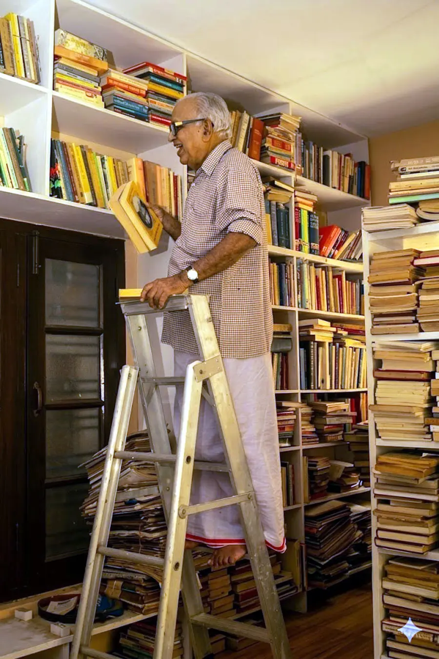പി ജി വീട്ടിലെ ലൈബ്രറിയിൽ 