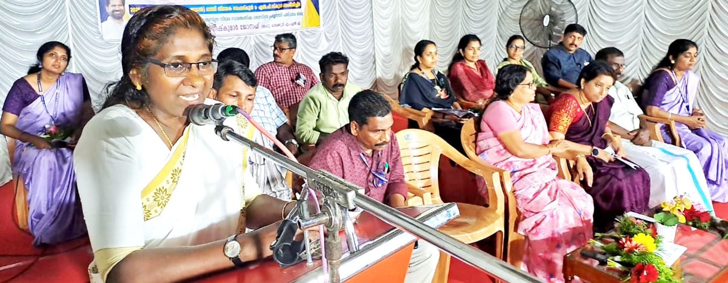 മാള ഉപജില്ലാ സ്കൂൾ ശാസ്ത്രോത്സവം സമാപന യോഗം പുത്തന്‍ചിറ പഞ്ചായത്ത് പ്രസിഡന്റ് റോമി ബേബി ഉദ്ഘാടനം ചെയ്യുന്നു