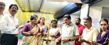 പുതുക്കാട് സപ്ലൈകോ ഓണച്ചന്ത കെ കെ രാമചന്ദ്രൻ എംഎൽഎ ഉദ്ഘാടനം ചെയ്യുന്നു