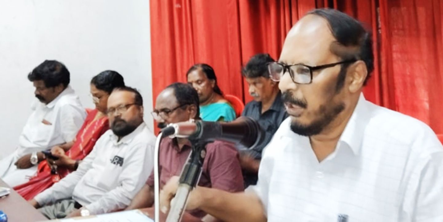 -പികെഎസ് നാട്ടിക ഏരിയ കൺവെൺഷൻ സംസ്ഥാന കമ്മിറ്റി അംഗം കെ എ വിശ്വംഭരൻ ഉദ്ഘാടനം ചെയ്യുന്നു