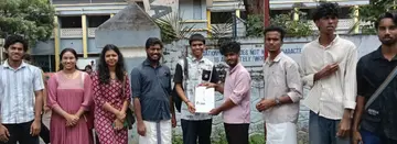 എസ്എഫ്ഐ നാട്ടിക ഏരിയാതല സീനിയർ മെമ്പർഷിപ് വിതരണ ഉദ്‌ഘാടനം ജില്ലാ സെക്രട്ടറിയറ്റ് അംഗം കെ യു റിതിൻ നിർവഹിക്കുന്നു