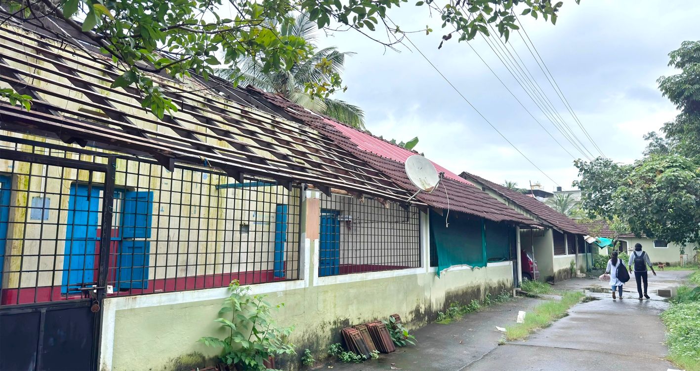 പൊളിഞ്ഞുകിടക്കുന്ന റെയില്‍വേ ക്വാര്‍ട്ടേഴ്സുകള്‍