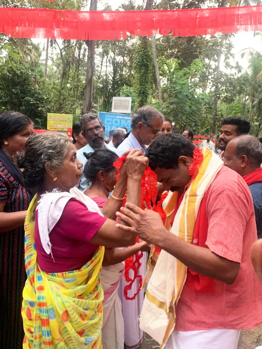 ജില്ലാ പഞ്ചായത്ത് പൂച്ചാക്കൽ ഡിവിഷൻ എൽഡിഎഫ് സ്ഥാനാർഥി രാജേഷ് വിവേകാനന്ദയുടെ സ്വീകരണ പര്യടനം സമാപിച്ചു.