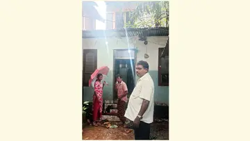 രക്ഷാപ്രവർത്തനത്തിനിടെ ഒഴുക്കിൽപ്പെട്ട് മരിച്ച  രാജേഷിന്റെ ജപ്തിഭീഷണി നേരിടുന്ന വീട് 