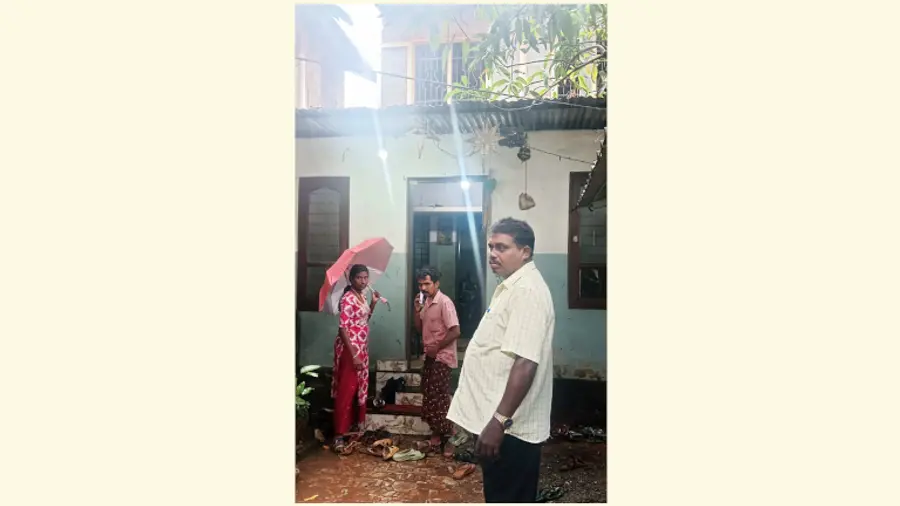 രക്ഷാപ്രവർത്തനത്തിനിടെ ഒഴുക്കിൽപ്പെട്ട് മരിച്ച
രാജേഷിന്റെ ജപ്തിഭീഷണി നേരിടുന്ന വീട്