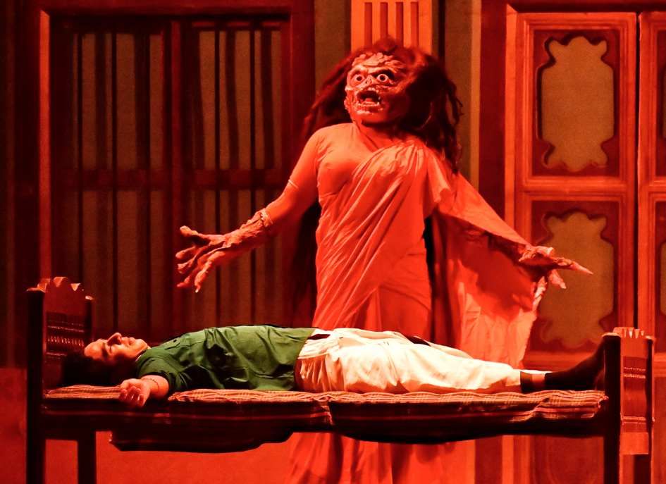 ഏരീസ് കലാനിലയം അവതരിപ്പിക്കുന്ന 'രക്തരക്ഷസ്' നാടകത്തിൽനിന്ന്
