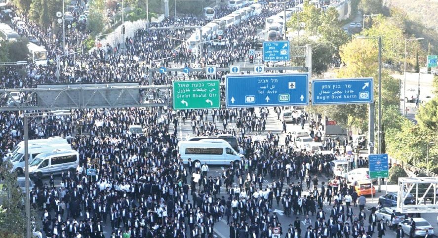 Orthodox Jews rally in Jerusalem against military service