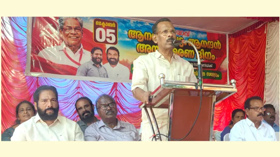 ചിറയിൻകീഴ് ആൽത്തറമൂട്ടിൽ ആനത്തലവട്ടം ആനന്ദൻ അനുസ്മരണയോഗം
സിഐടിയു സംസ്ഥാന പ്രസിഡന്റ് ടി പി രാമകൃഷ്ണൻ ഉദ്ഘാടനം ചെയ്യുന്നു