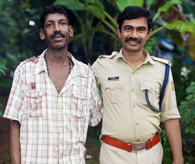 കിണറ്റിൽ വീണ യുവതിയെ സാഹസികമായി രക്ഷപ്പെടുത്തിയ രമേശനെ ശാസ്താംകോട്ട ഫയർഫോഴ്സ് അഭിനന്ദിച്ചു
