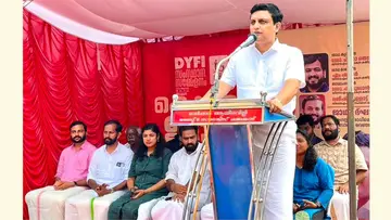 ഡിവൈഎഫ്ഐ സംസ്ഥാന സമ്മേളനത്തിന്റെ കൊടിമരജാഥ പ്രയാണം സിപിഐ എം സംസ്ഥാന സെക്രട്ടറിയറ്റ്
അംഗം പി എ മുഹമ്മദ് റിയാസ് ഉദ്ഘാടനം ചെയ്യുന്നു
