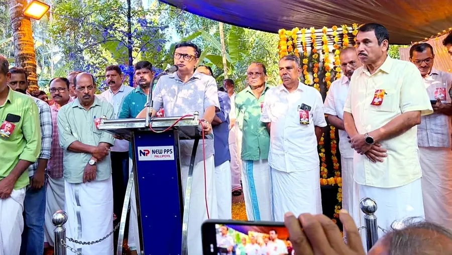 സി പി ബാലൻ വൈദ്യരുടെ 18–-ാം അനുസ്മരണം ചേളന്നൂരിൽ സിപിഐ എം
സംസ്ഥാന സെക്രട്ടറിയറ്റ് അംഗം പി എ മുഹമ്മദ് റിയാസ് എംഎൽഎ
ഉദ്ഘാടനംചെയ്യുന്നു