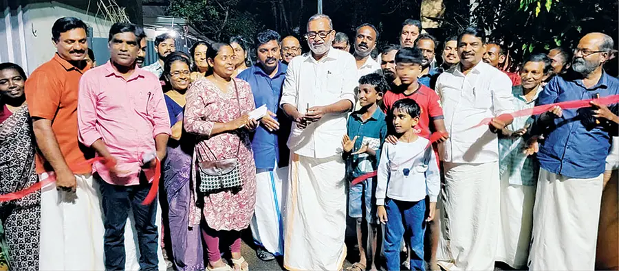 പുനർനിർമിച്ച നെടുമ്പ്രക്കാട്–കരിയിൽ റോഡ് മന്ത്രി പി പ്രസാദ് ഉദ്ഘാടനംചെയ്യുന്നു