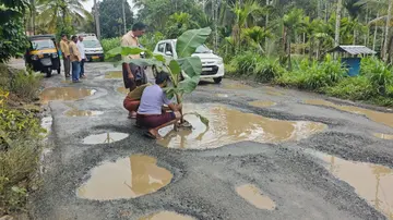 കുറുക്കന്മൂല റോഡ് തകര്ന്നു