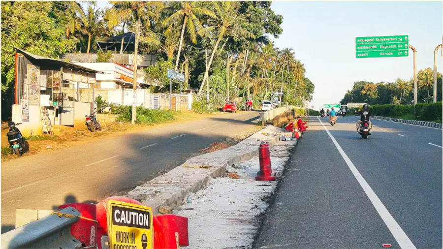 വിഴിഞ്ഞം പോർട്ട്‌ റോഡ്‌ ദേശീയപാതയിലെത്തുന്ന തലയ്‌ക്കോട്‌ ജങ്‌ഷനിലെ പ്രവൃത്തികൾ പൂർത്തിയാകാത്ത നിലയിൽ
