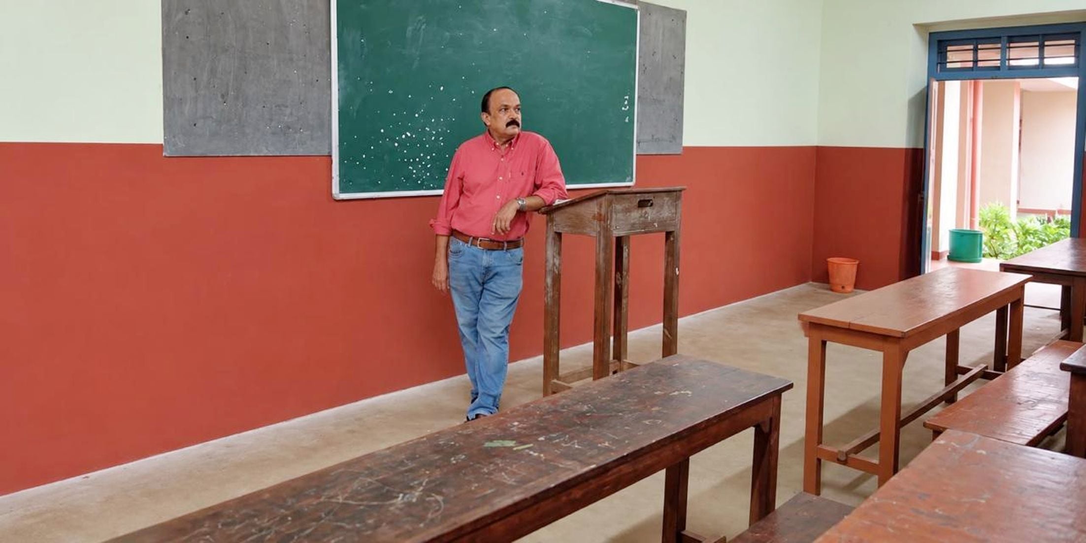 അധ്യാപകനായി ജോലിചെയ്ത കാഞ്ഞിരപ്പള്ളി സെന്റ് ഡൊമിനിക്സ് കോളേജിൽ സക്കറിയ – ഡോക്യുമെന്ററിയിലെ രംഗം 