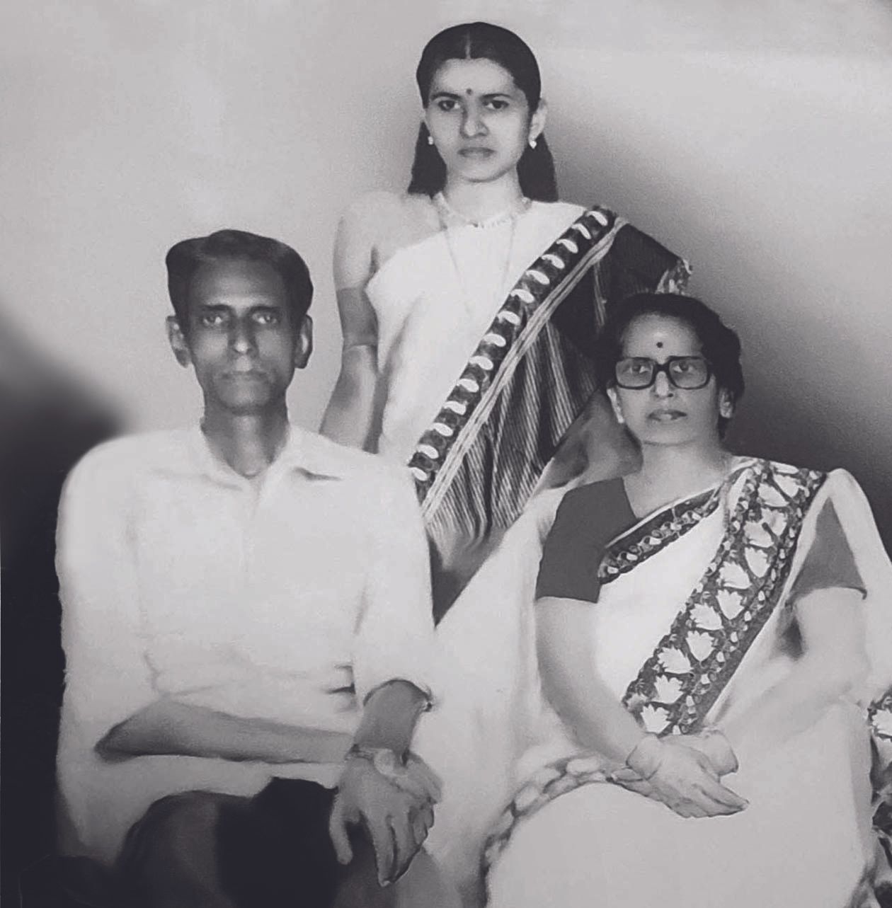 ലീലാവതി ടീച്ചറും ഭർത്താവ്‌ സി പി മേനോനും ടീച്ചറുടെ സഹോദരന്റെ മകൾ ബീനയും