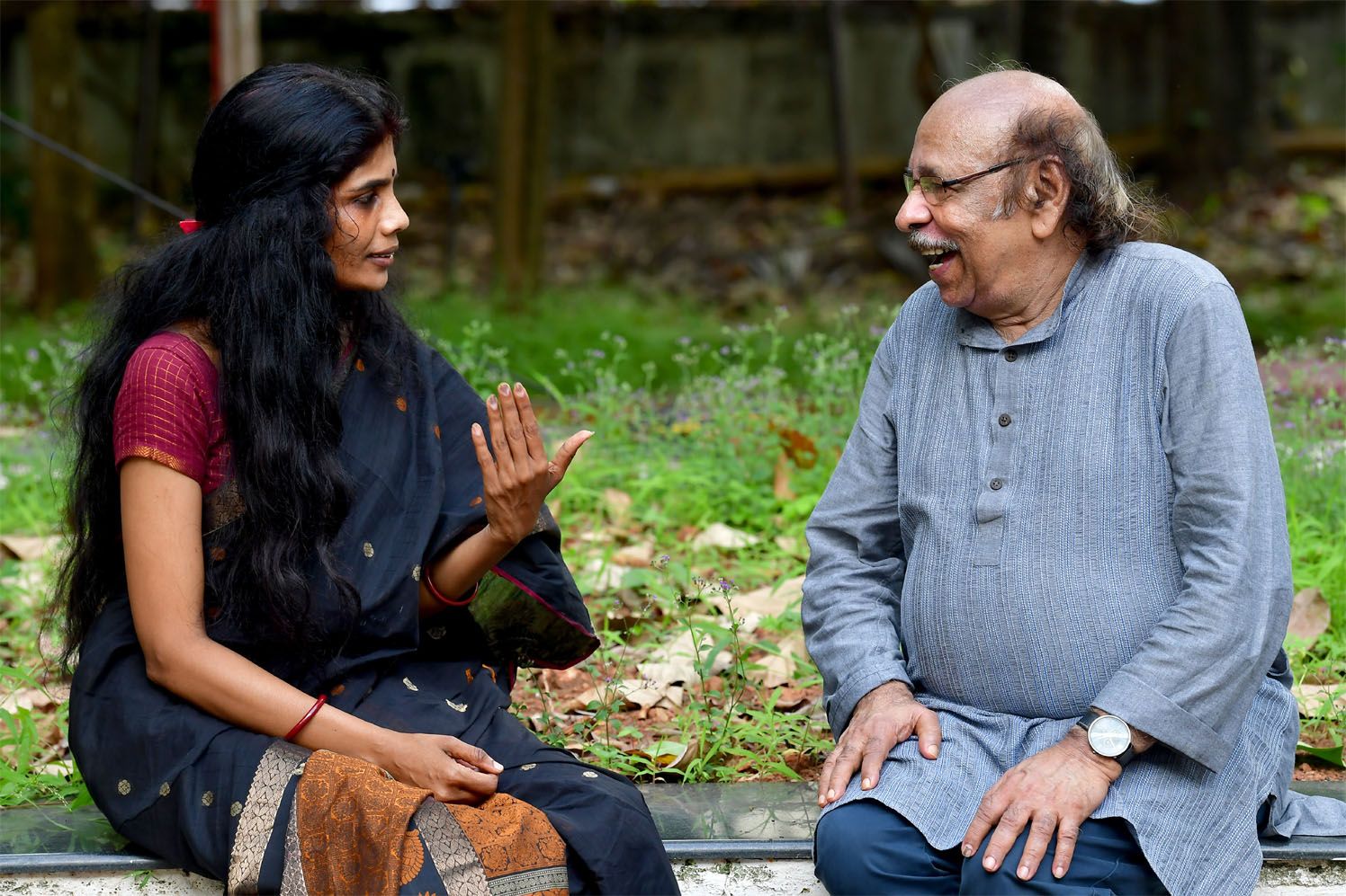 അമ്മു ദീപയും സച്ചിദാനന്ദനും അഭിമുഖത്തിനിടെ                                                                                                                         ഫോട്ടോ: ഡിവിറ്റ്‌ പോൾ