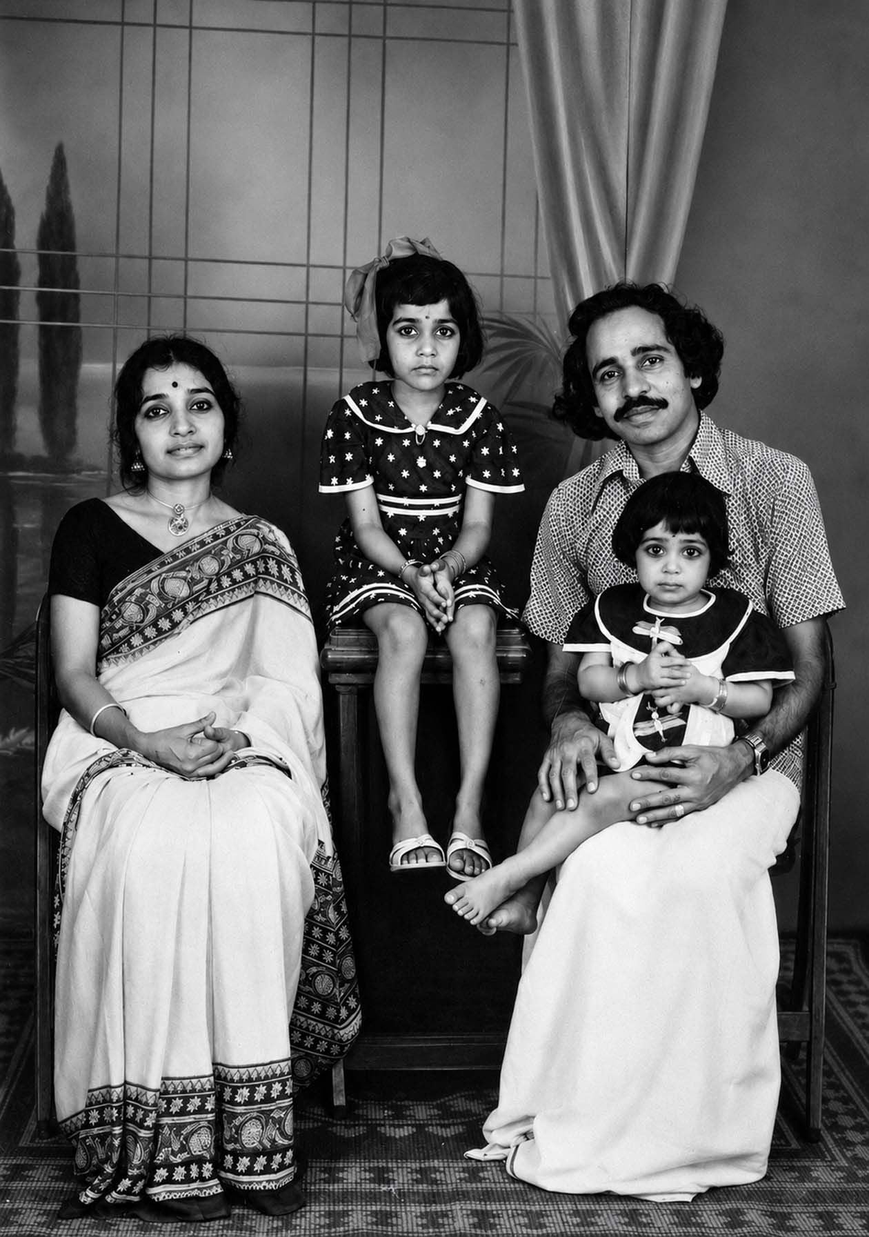 സച്ചിദാനന്ദൻ കുടുംബത്തോടൊപ്പം. ആദ്യകാലചിത്രം