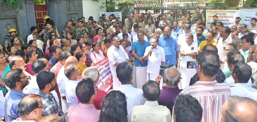 സഹകരണ ജനാധിപത്യ സംരക്ഷണ വേദി സഹകരണ ജോയിന്റ് രജിസ്ട്രാർ ഓഫീസിലേക്ക് സംഘടിപ്പിച്ച മാർച്ച്
കേരള ബാങ്ക് ചെയർമാൻ പി മോഹനൻ ഉദ്ഘാടനം ചെയ്യുന്നു