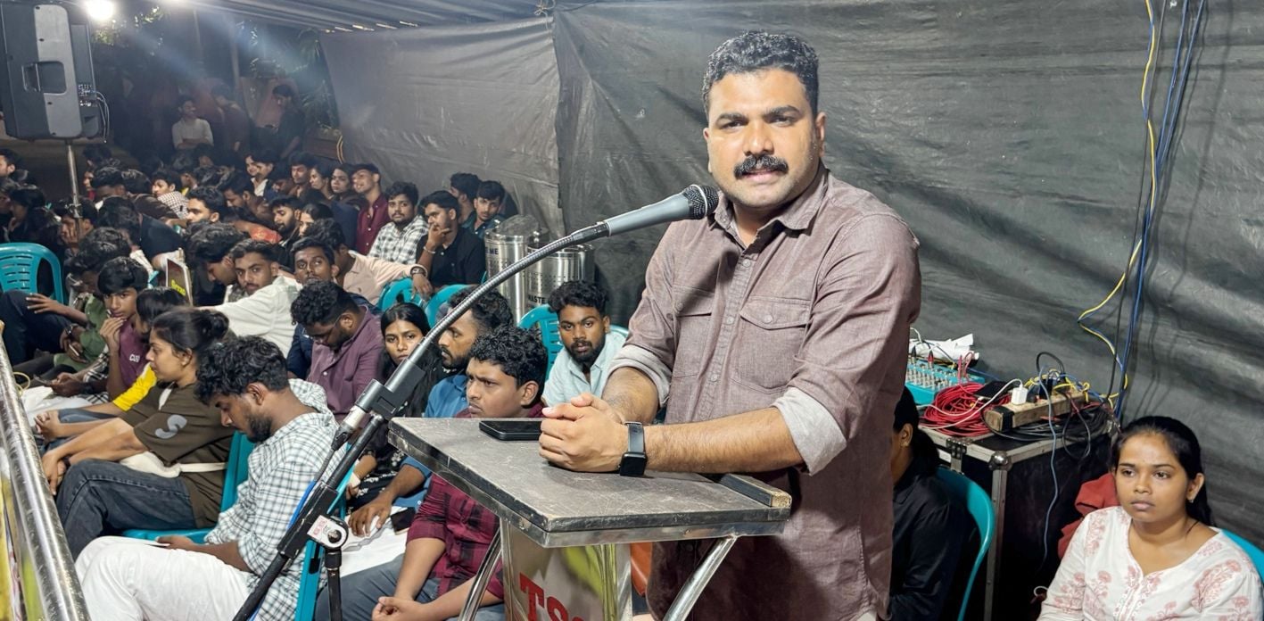നീറ്റ്, സിബിഎസ്ഇ  പരീക്ഷ ക്രമക്കേടുകൾക്കെതിരെ എസ്എഫ്ഐ നേതൃത്വത്തിൽ ആരംഭിച്ച രാപകൽ ധർണ സംസ്ഥാനസെക്രട്ടറി പി എസ് സഞ്ജീവ് ഉദ്‌ഘാടനം ചെയ്യുന്നു